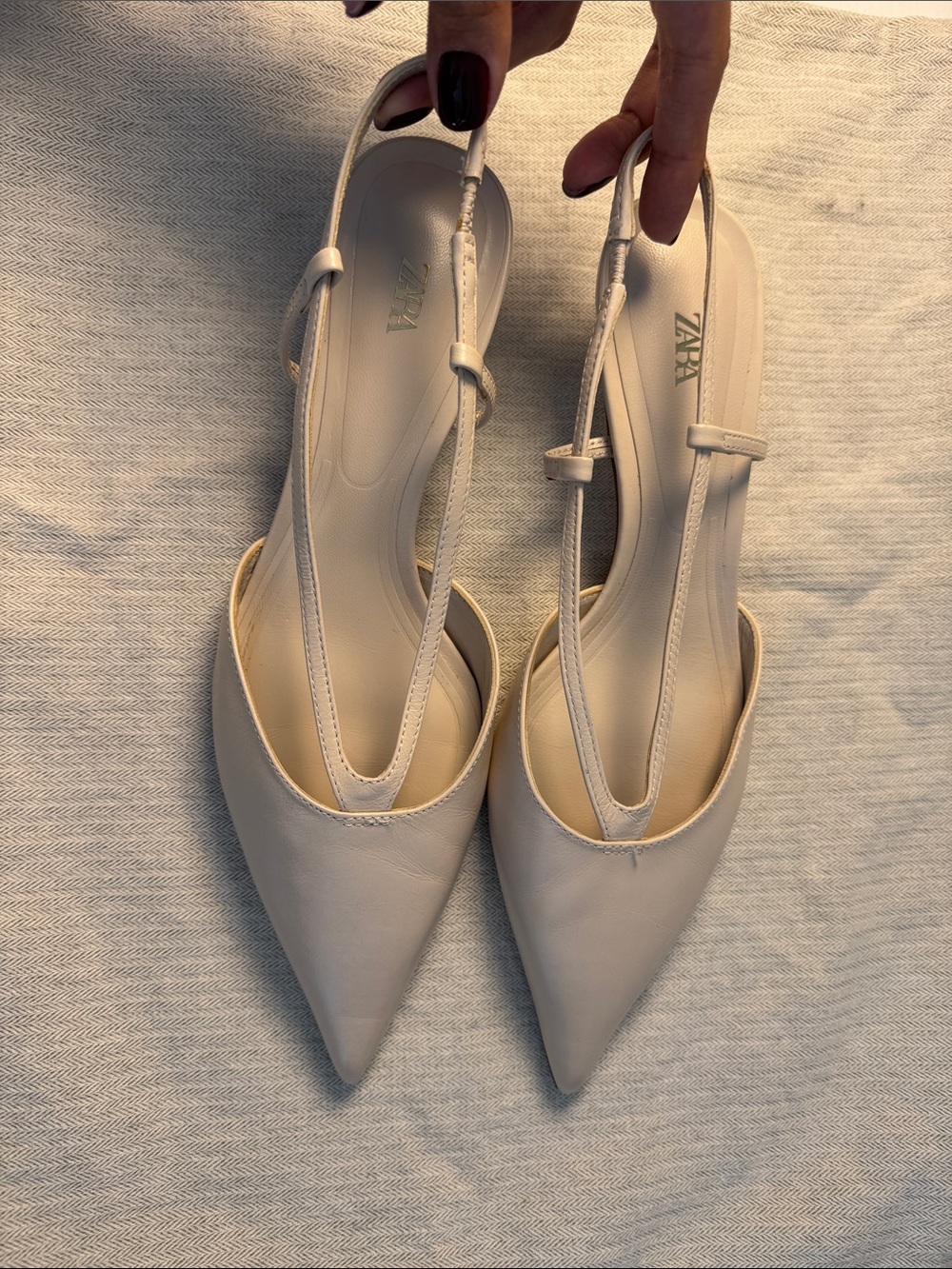 Zara Women's Ivory Pointed Slingback Flats